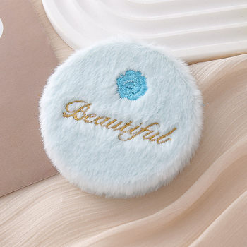 Stolno dvostrano preklopno ogledalo s kružnim izšivanim rose plush ukrasom, ABS okvir, aluminijsko ogledalo, prilagodljiv logotip