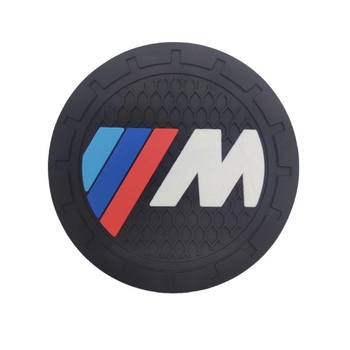 Podmetač za čašu u autu s logom – simpatičan karikaturistički unutarnji dizajn, protuklizan, pretinac za karticu, PVC materijal (Tisak loga; Prilagodba; Marka Karl Lindp)