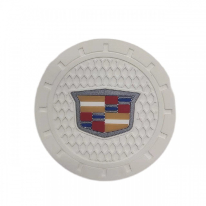 Podmetač za čašu u autu s logom – simpatičan karikaturistički unutarnji dizajn, protuklizan, pretinac za karticu, PVC materijal (Tisak loga; Prilagodba; Marka Karl Lindp)