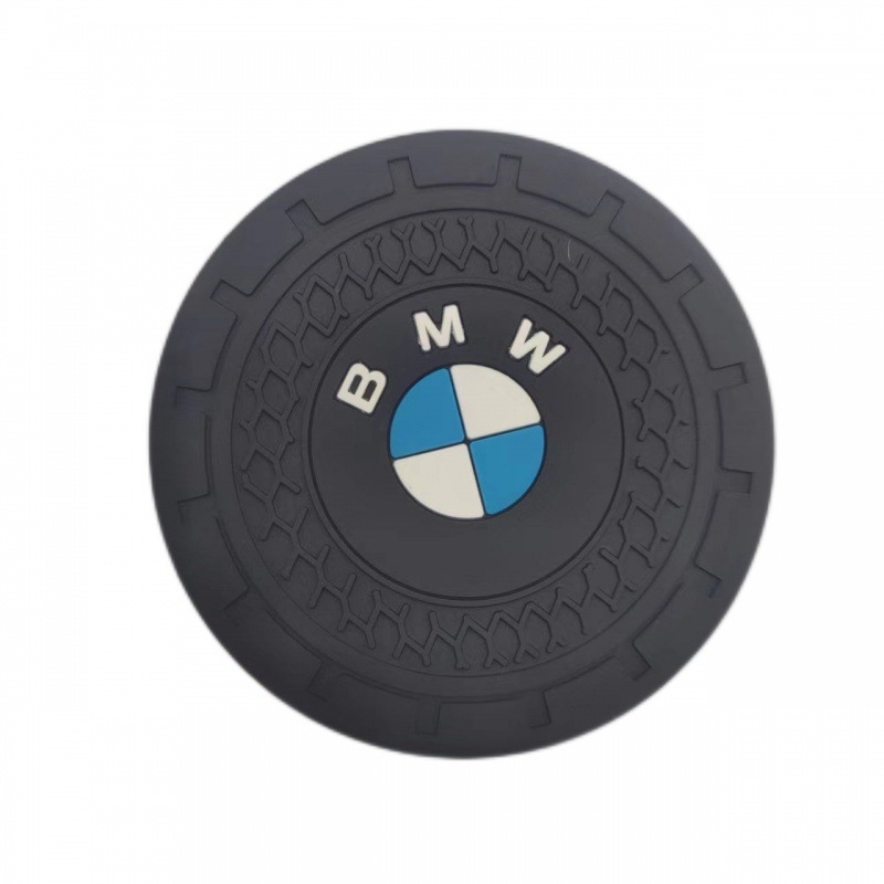 Podmetač za čašu u autu s logom – simpatičan karikaturistički unutarnji dizajn, protuklizan, pretinac za karticu, PVC materijal (Tisak loga; Prilagodba; Marka Karl Lindp)