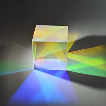 Trojuholníková prizma pre spektroskopiu, UV fúzované kremíkové sklo, pracovná vlnová dĺžka 200–700 nm, pre laserový systém