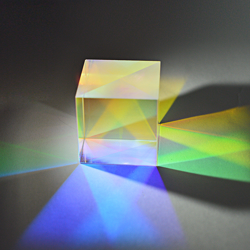 Trojuholníková prizma pre spektroskopiu, UV fúzované kremíkové sklo, pracovná vlnová dĺžka 200–700 nm, pre laserový systém