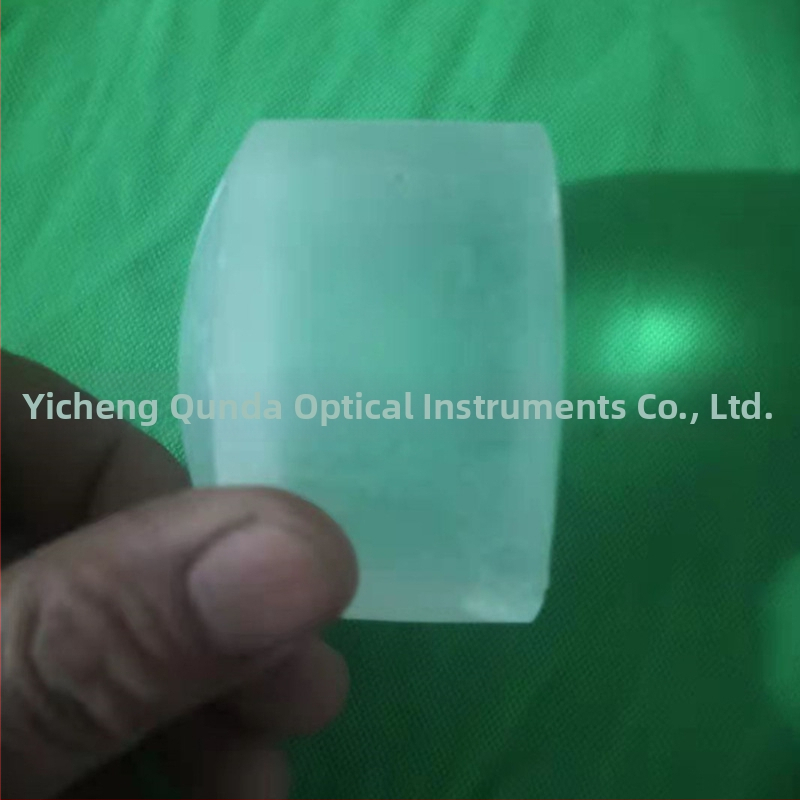 Optické sklo šošovky-blank pre plano-konvexné, konvexné a konkávne šošovky, svetelný vodič stĺpec pre automobilové svetlá; značka Qunda optics; model K9-67*46; aplikácia: projekčné auto svetlo, svetelný vodič stĺpec; tolerancia blanku: ±0,15 mm