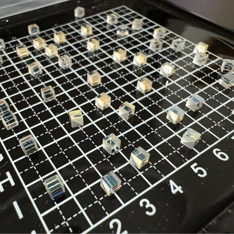 Prilagođeni PBS optični uređaj s spektroskopskom prizmom od optičkog stakla za optičku komunikaciju i optičke instrumente