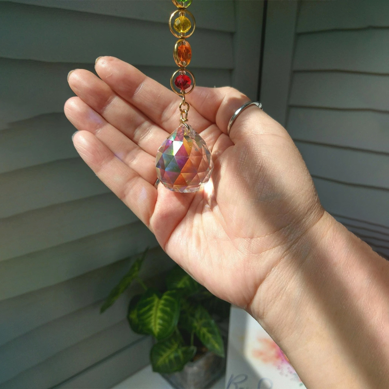 Duha-prizma sun catcher – kristalna geometrijska dekoracija, modernan minimalistički dizajn, poklon