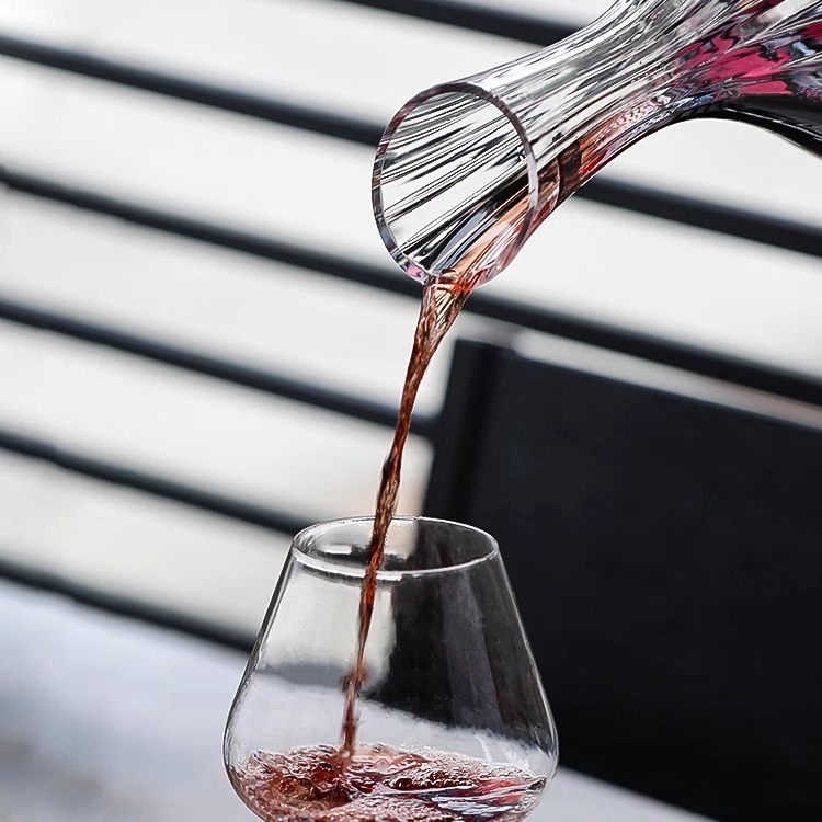 Top master boros dekantáló, üveg, 1000 ml kapacitás, nordic stílusú prizmas dizájn