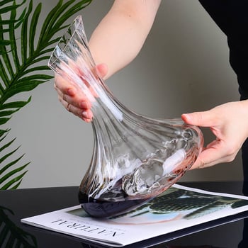 Hengmao kristály dekantáló ferde kifolyóval, csíkos prizmás mintázat, 1000 ml feletti kapacitás