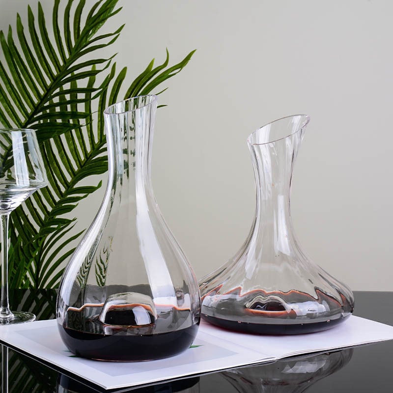 Hengmao kristály dekantáló ferde kifolyóval, csíkos prizmás mintázat, 1000 ml feletti kapacitás
