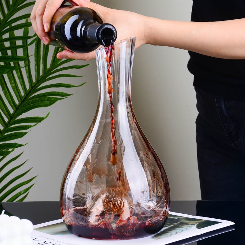 Hengmao kristály dekantáló ferde kifolyóval, csíkos prizmás mintázat, 1000 ml feletti kapacitás