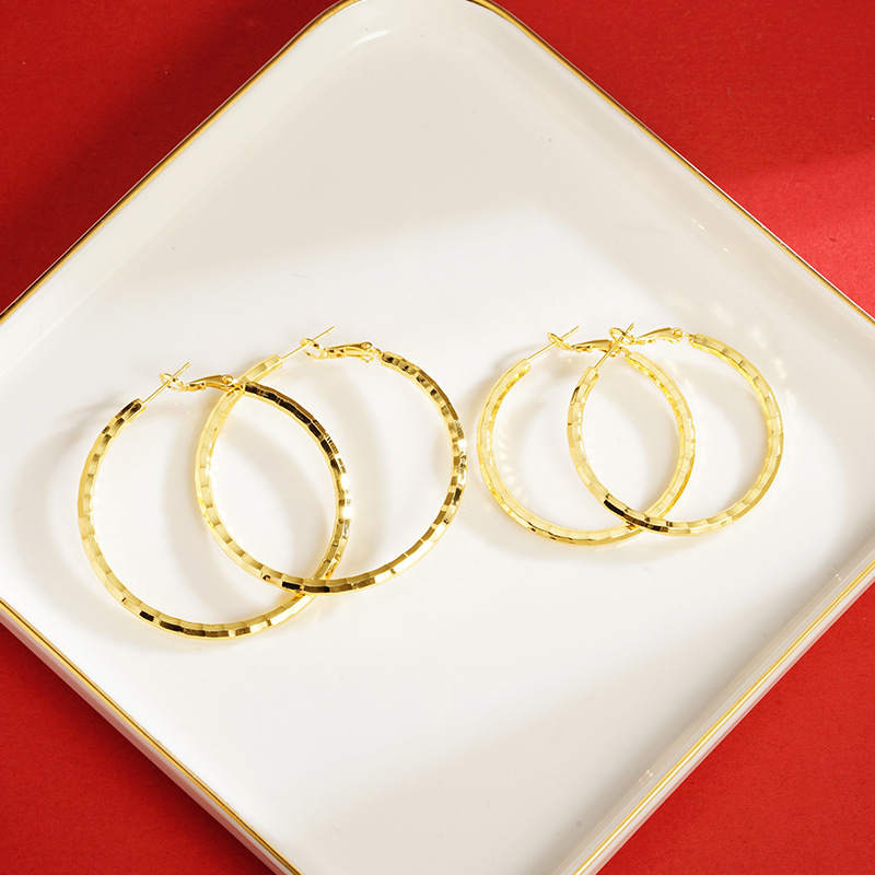 Réz fülbevalók geometriás mintázattal, elektroplatolt felület, etno retro stílus