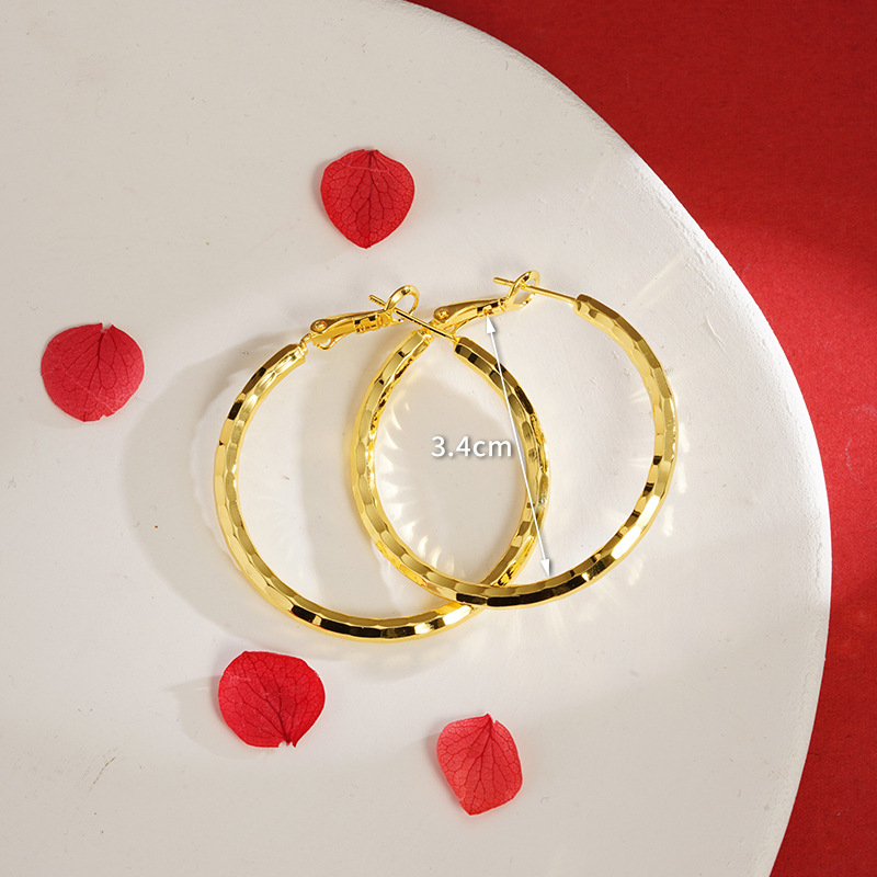 Réz fülbevalók geometriás mintázattal, elektroplatolt felület, etno retro stílus