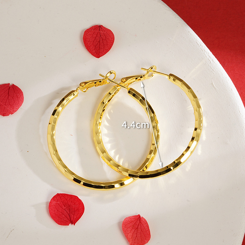 Réz fülbevalók geometriás mintázattal, elektroplatolt felület, etno retro stílus