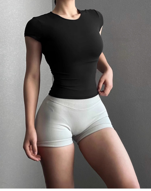 Szűk fazonú rövid ujjú sportos felső futáshoz és jógaedzéshez, derékvonal kiemelve