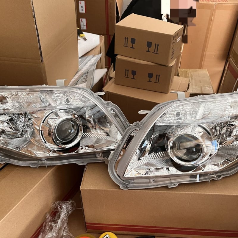 Toyota Corolla AXIO/FIELDER 2006-2008 far față cu lentilă (12V, sursă de lumină standard)