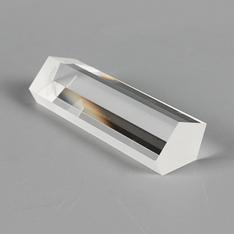 päťuholníkový hranol, vlnová odchýlka 1/10λ pri 632,8 nm, AR vrstva voliteľná, vhodný pre letecký, medicínsky, vojenský a prístrojový optický priemysel