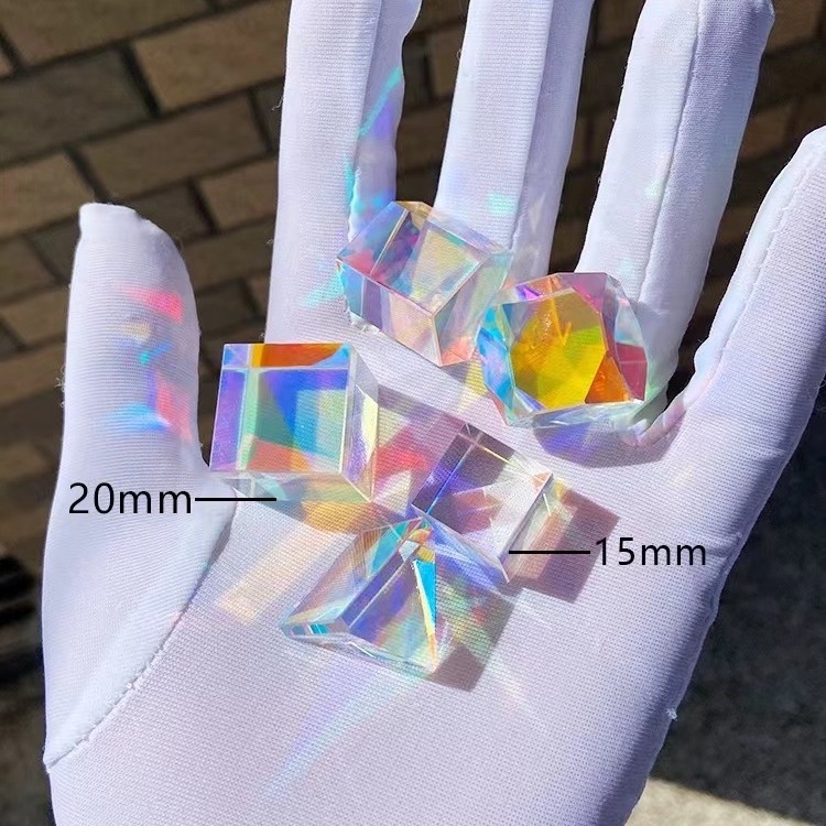 Päikesekütja lauale – kuubilise geomeetrilise kujuga, vitraažkristall, sulatusprotsess, kohandatav kingitus