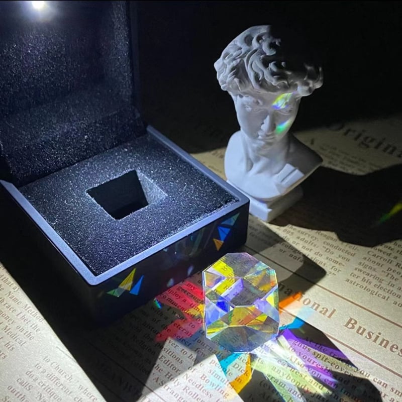 Päikesekütja lauale – kuubilise geomeetrilise kujuga, vitraažkristall, sulatusprotsess, kohandatav kingitus