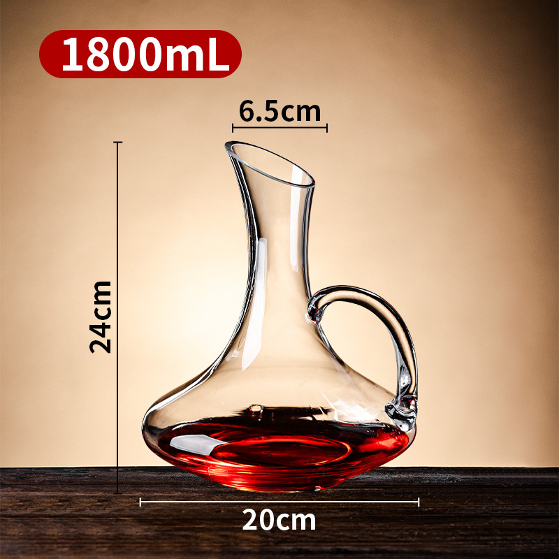 Vörösbor-dekanter üvegből, tömeg 500 g, modern minimalista stílus, 2020 őszén debütál