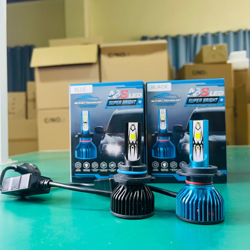 Univerzalni LED far za automobile i motocikle s H4 lećom, 30W, 12V, 3000 lm, IP68