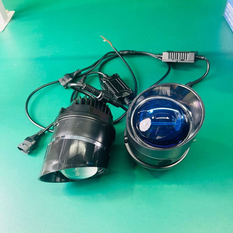LED reflektor za maglu s trobojim režimom, 66W, 12000 lm, IP68, universalna kompatibilnost
