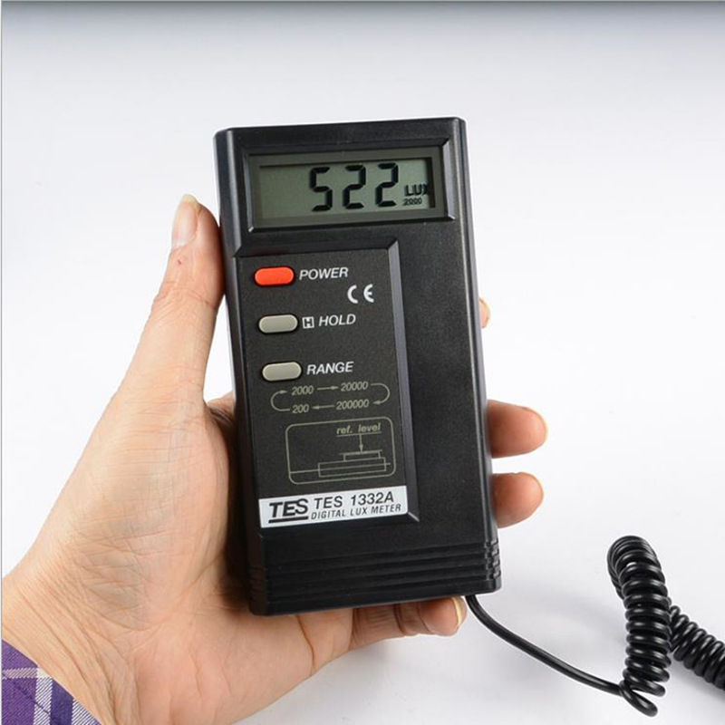 TES-1332A Digitális Fénymérő, mérési tartomány 200–200000 Lux, felbontás 0,01 Lux, pontosság ±3% rdg ±0,5% f.s (≤10000 Lux)
