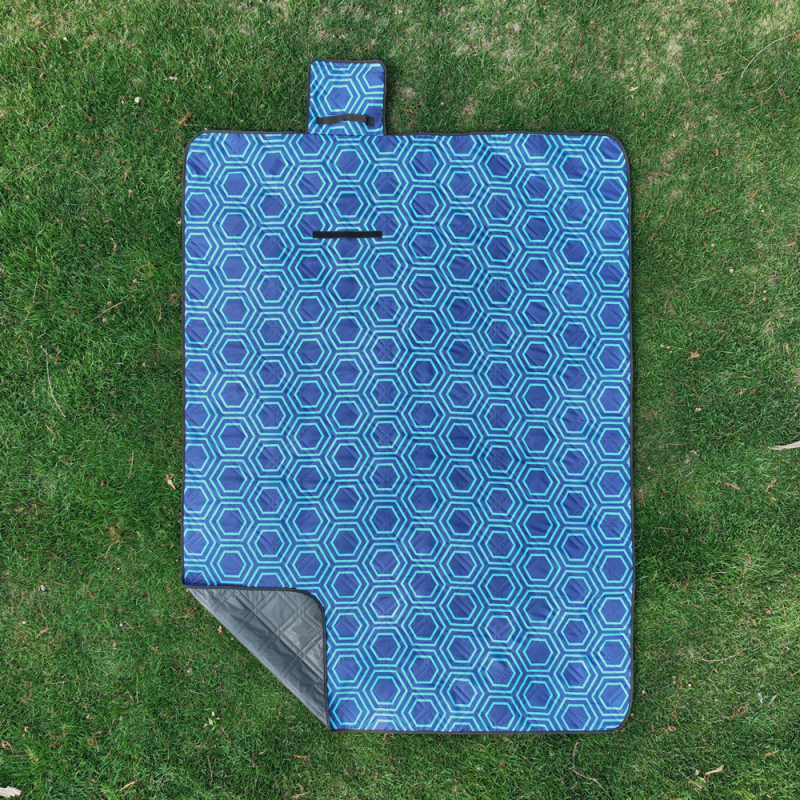 Kültéri kemping matrac, vízálló és nedvességálló, 100% poliészter, modell CSB, 4–6 fő számára.