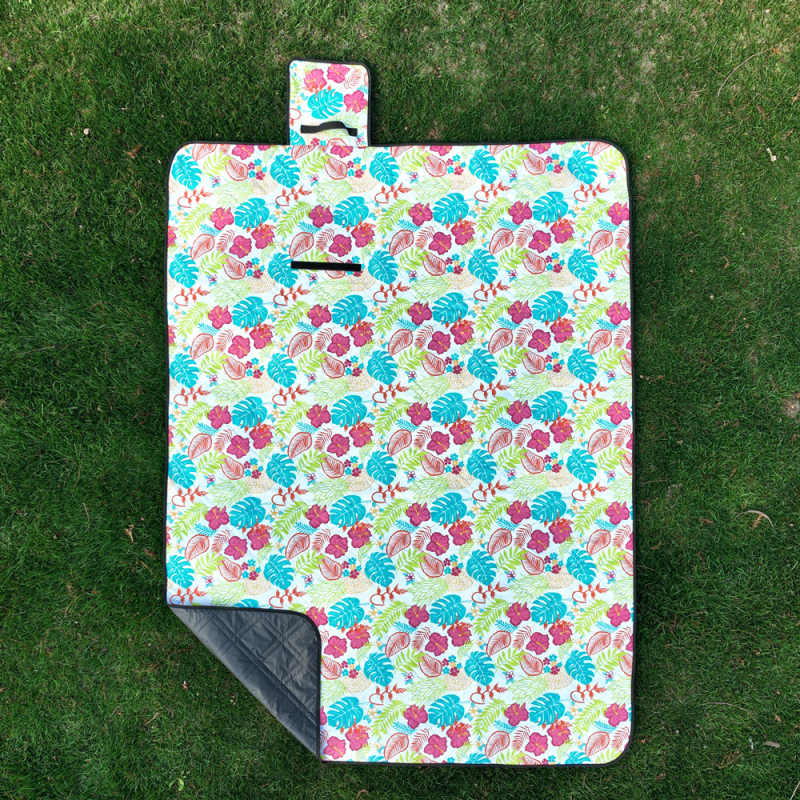 Kültéri kemping matrac, vízálló és nedvességálló, 100% poliészter, modell CSB, 4–6 fő számára.