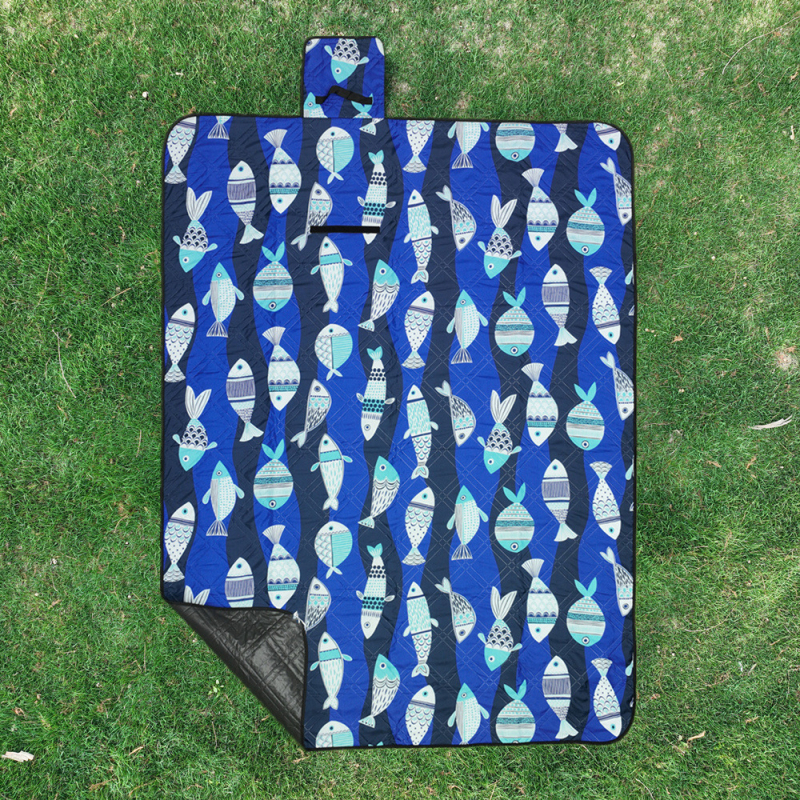 Kültéri kemping matrac, vízálló és nedvességálló, 100% poliészter, modell CSB, 4–6 fő számára.