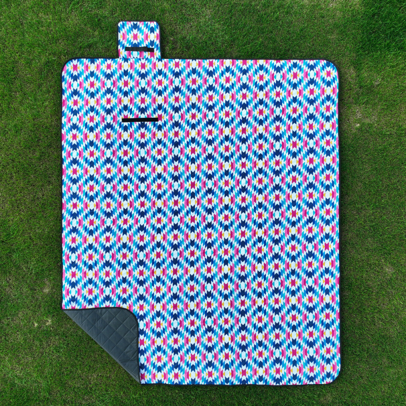 Kültéri kemping matrac, vízálló és nedvességálló, 100% poliészter, modell CSB, 4–6 fő számára.