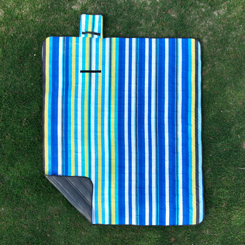 Kültéri kemping matrac, vízálló és nedvességálló, 100% poliészter, modell CSB, 4–6 fő számára.