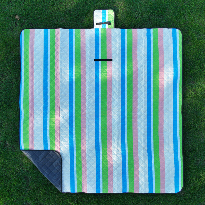 Kültéri kemping matrac, vízálló és nedvességálló, 100% poliészter, modell CSB, 4–6 fő számára.