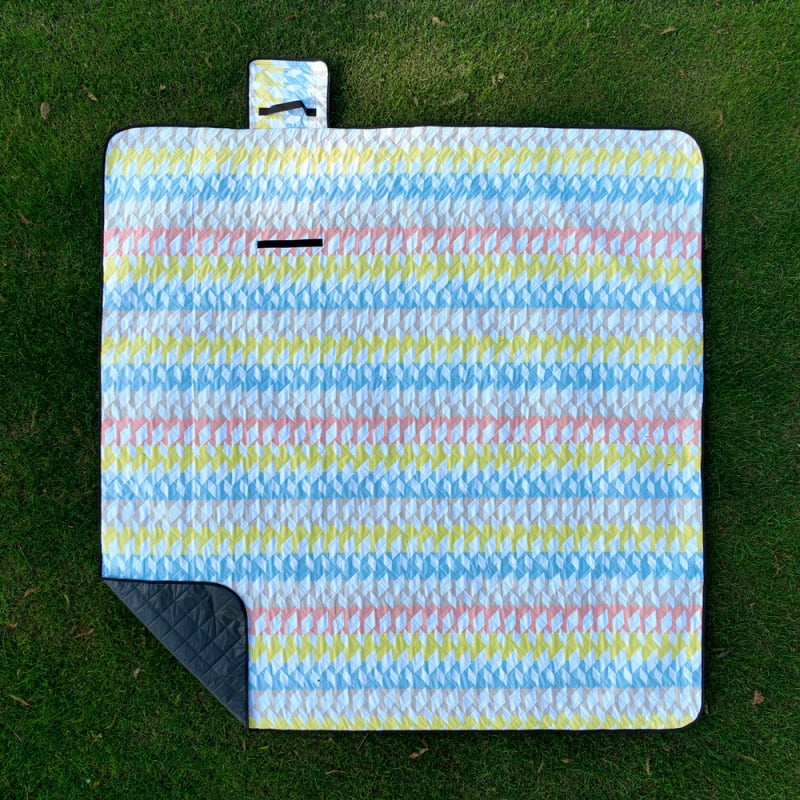 Kültéri kemping matrac, vízálló és nedvességálló, 100% poliészter, modell CSB, 4–6 fő számára.