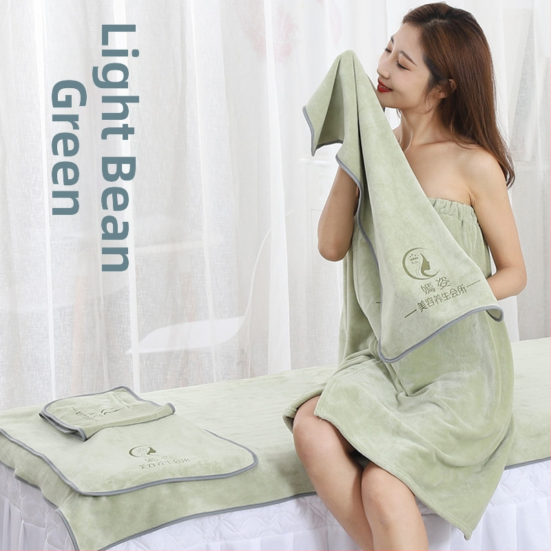 Päťdielny luxusný set uterák pre kozmetický salón: uterák na tvár, uterák na vankúš, šatka na hlavu, posteľný uterák a uterák do kúpeľa. Materiál: superfínne vlákno; Hmotnosť: 420 g; Značka: Muyang; Spracovanie vlákien: lomľené farebné vlákno; Tlač loga: k