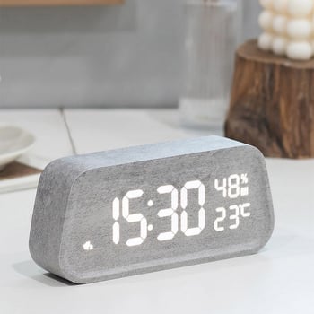Ηλεκτρονικό ρολόι κομοδίνου με φινίρισμα ξύλου, φωνητικός έλεγχος, LED οθόνη, θερμοκρασία και υγρασία, τρεις συναγερμοί