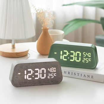 Ηλεκτρονικό ρολόι κομοδίνου με φινίρισμα ξύλου, φωνητικός έλεγχος, LED οθόνη, θερμοκρασία και υγρασία, τρεις συναγερμοί