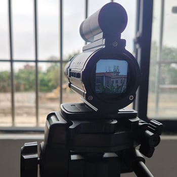 Монокулярен инфрачерен нощен прицел с подвижен кръст, обсег до 500 m, дневно и нощно използване, подобрено нощно виждане