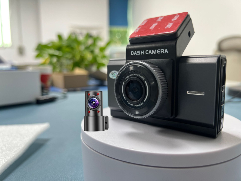 4G daljinsko praćenje vozila DVR s prednjom i stražnjom dvostrukom kamerom, 2160p, GPS, ciklično snimanje