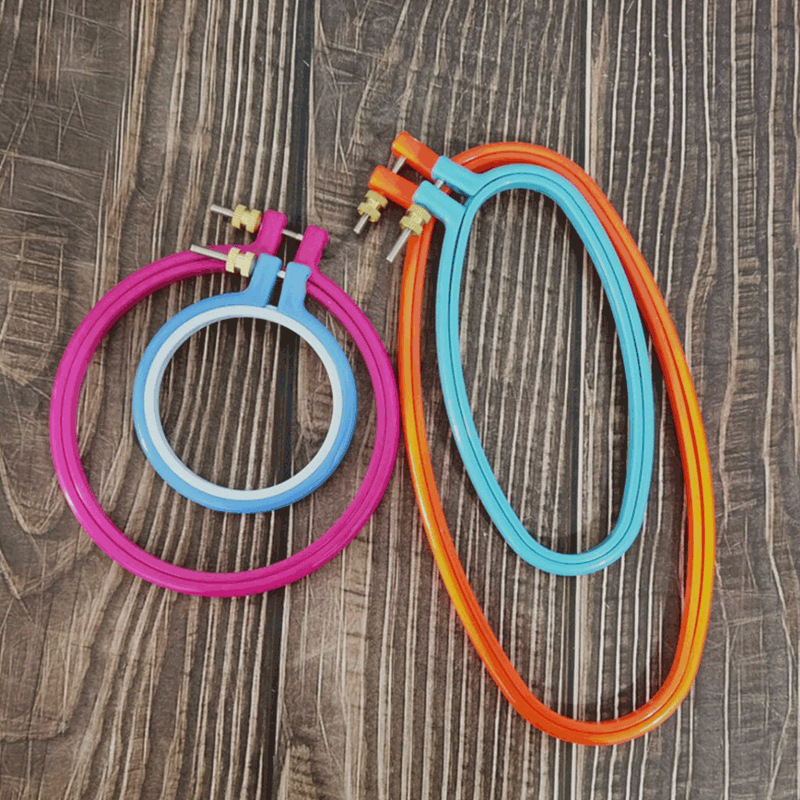 Dyx Cross Stitch Stretcher s prilagodljivim pretincem za karticu, Embroidery Frame – privatna marka, kutija 1000 kom, 78 g, minimalistički stil