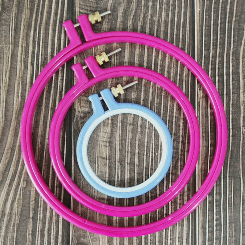 Dyx Cross Stitch Stretcher s prilagodljivim pretincem za karticu, Embroidery Frame – privatna marka, kutija 1000 kom, 78 g, minimalistički stil