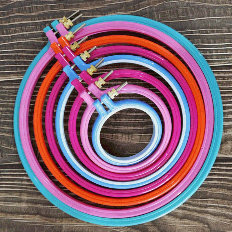 Dyx Cross Stitch Stretcher s prilagodljivim pretincem za karticu, Embroidery Frame – privatna marka, kutija 1000 kom, 78 g, minimalistički stil