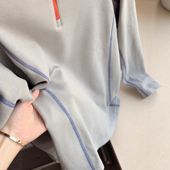 Тениска с дълъг ръкав от полиестер, влагопоглъщаща материя, със стойковa яка, тегло 180-250 g/m²