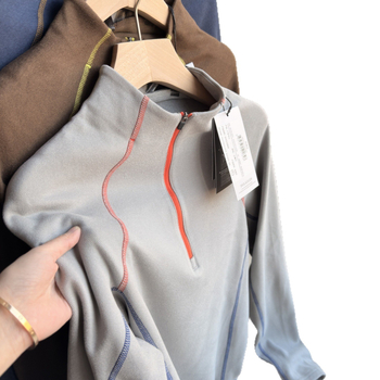 Тениска с дълъг ръкав от полиестер, влагопоглъщаща материя, със стойковa яка, тегло 180-250 g/m²