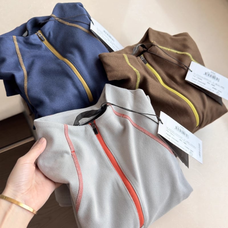 Тениска с дълъг ръкав от полиестер, влагопоглъщаща материя, със стойковa яка, тегло 180-250 g/m²