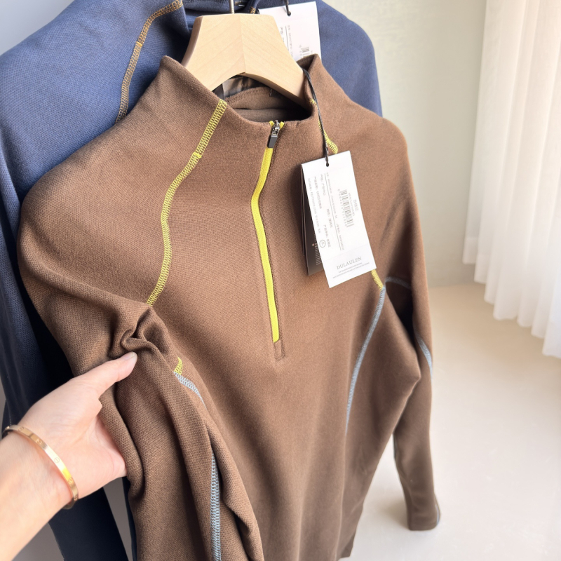 Тениска с дълъг ръкав от полиестер, влагопоглъщаща материя, със стойковa яка, тегло 180-250 g/m²