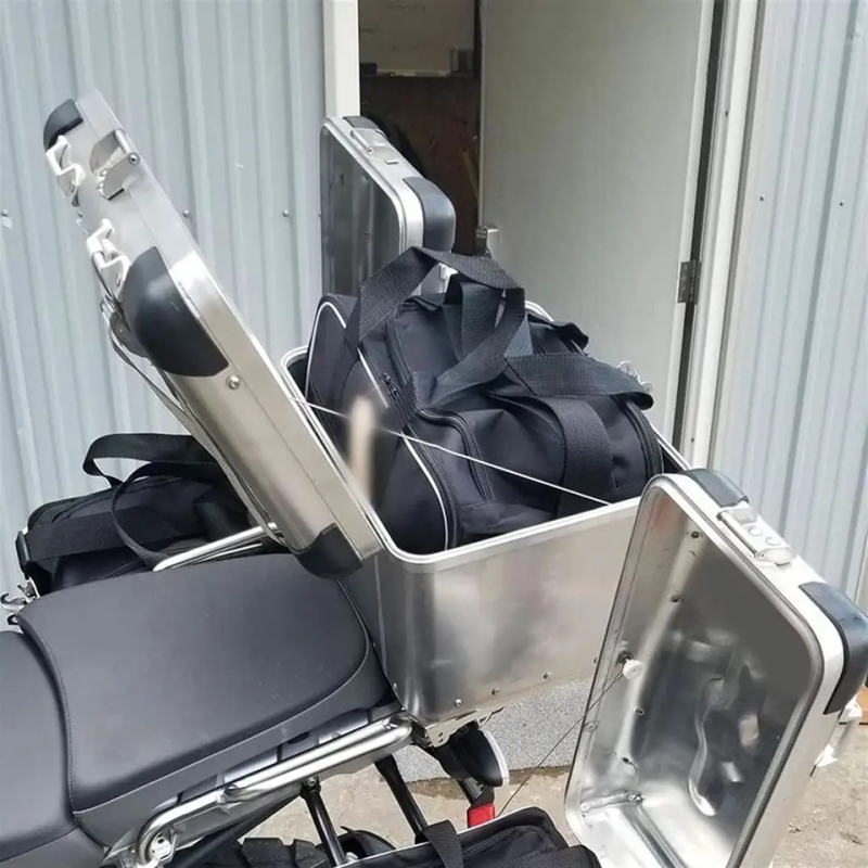 Bočna torba za motocikl s vodootpornom unutarnjom podstavom; nošenje preko ramena ili ručno; kompatibilna s BMW R1200GS – model FD-NWKNJE96