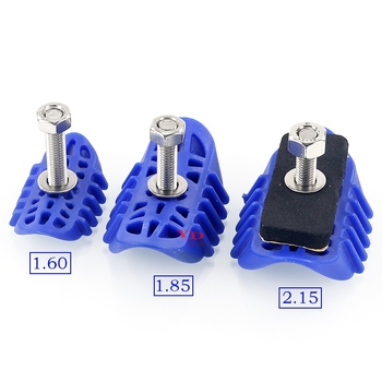 Clip antiderapant pentru anvelopă, destinat motocicletei off-road cu cameră internă