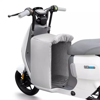 Chránič nô pre elektrické vozidlo s predným štítom — kolenné chrániče pre motocykle a skútre, cartoon štýl, materiál s hodvábnym kvetinovým vzorom