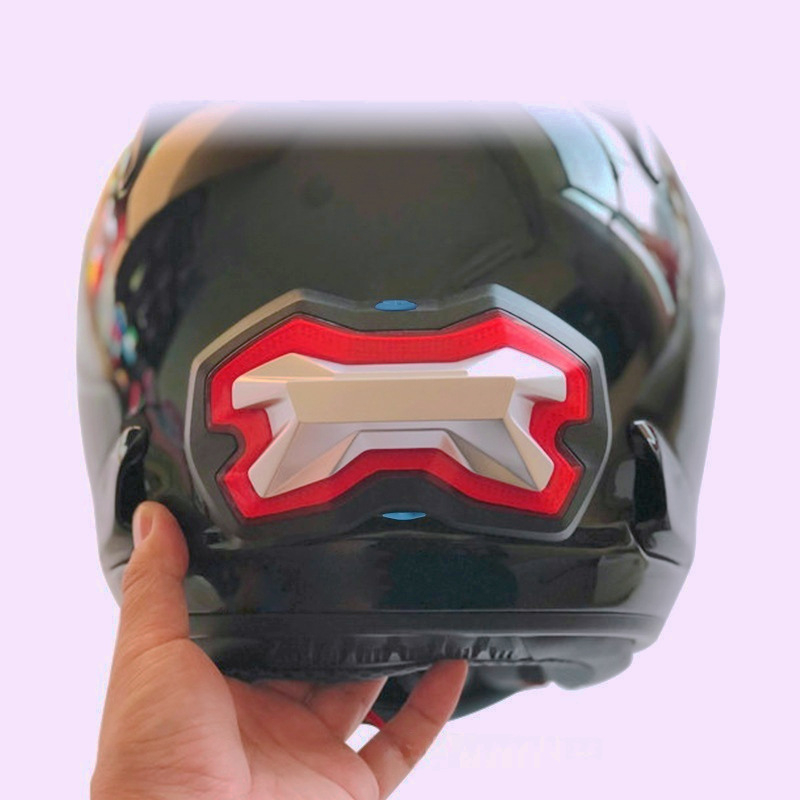 Lumină pentru cască de motocicletă, wireless, cu încărcare USB, alimentare pe baterie, semnal de direcție și avertizare — CK0086