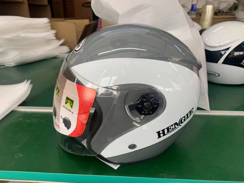 Kaciga za sigurnost za električni skuter/motocikl, polu-šlem, od tehničkih plastika, brenda HENGLE, za odrasle, prilagodljiva