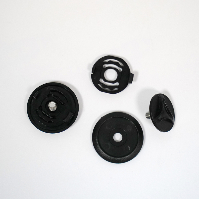 Dio opreme za kacigu: baza s rotirajućim poklopcem i otvorima za fiksiranje, univerzalni model